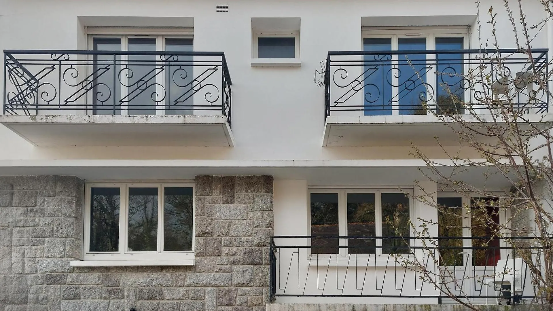 Holiday home 3 Bedroom Stunning Home In Lanvaudan