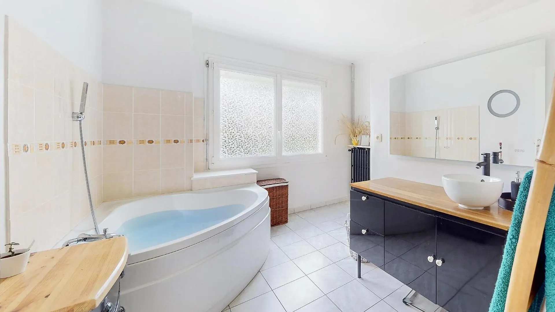 Сasa de vacaciones 3 Bedroom Stunning Home In Lanvaudan