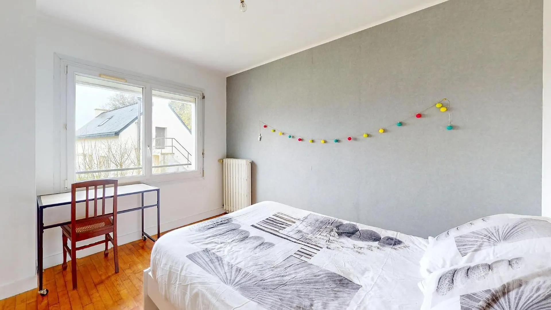 3 Bedroom Stunning Home In Lanvaudan 0*,